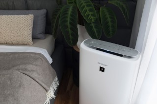 Sharp UA-KIN42E-W - Arrangement des Reinigers im Schlafzimmer