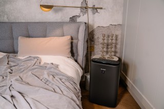 Sharp UA-KIN42E-H - Luftreiniger-Arrangement im Schlafzimmer
